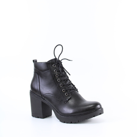 Ботинки на массивной подошве